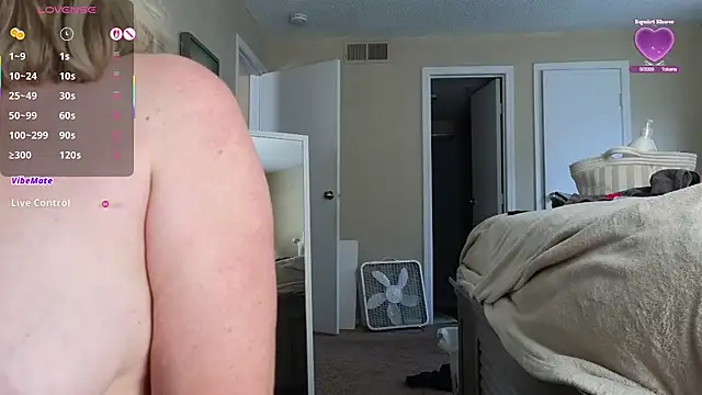 Snapshot of LoveSaraChristine chatting on September 11, 5:02 pm LoveSaraChristine online show from September 11, 5:02 pm