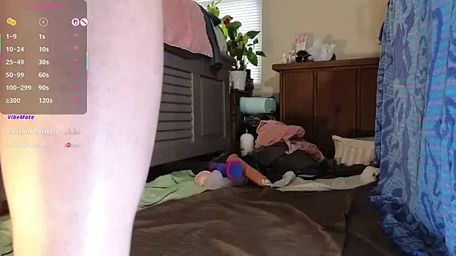 Snapshot of LoveSaraChristine chatting on October 27, 6:12 pm LoveSaraChristine online show from October 27, 6:12 pm