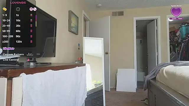 Snapshot of LoveSaraChristine chatting on November 19, 6:52 pm LoveSaraChristine online show from November 19, 6:52 pm