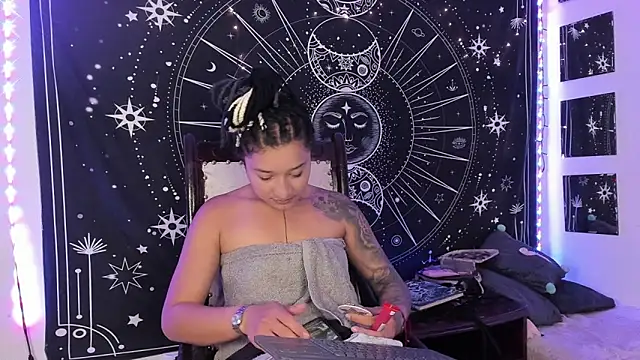 Snapshot of Eva_Lee_ chatting on October 1, 8:31 am Eva Lee online show from October 1, 8:31 am