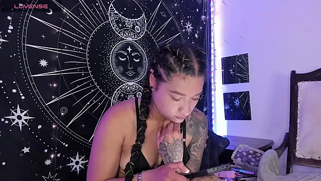 Snapshot of Eva_Lee_ chatting on October 16, 9:10 am Eva Lee online show from October 16, 9:10 am