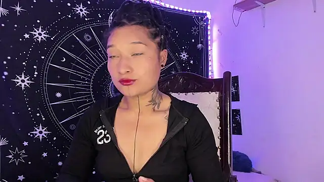 Snapshot of Eva_Lee_ chatting on November 22, 8:35 am Eva Lee online show from November 22, 8:35 am