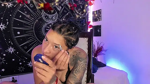 Snapshot of Eva_Lee_ chatting on December 14, 8:41 am Eva Lee online show from December 14, 8:41 am