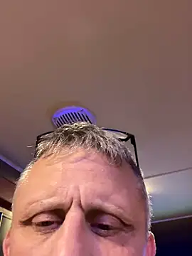 Snapshot of prekumstud chatting on March 2, 12:01 pm prekumstud online show from March 2, 12:01 pm