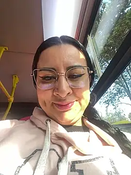 Abril Luv online show from March 3, 12:27 pm