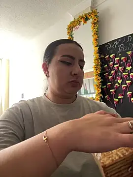 Abril Luv online show from September 22, 1:02 pm