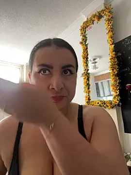 Abril Luv online show from October 16, 12:50 pm