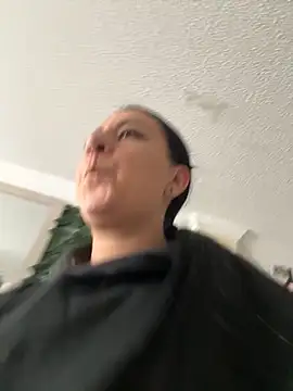 Abril Luv online show from November 10, 12:59 pm