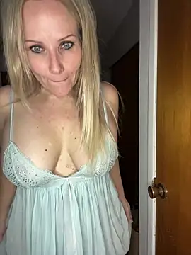 Sexual Lovable Doll online show from March 23, 7:20 am