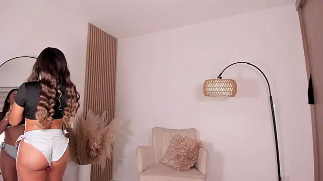 wandathompson  online show from March 7, 11:07 am