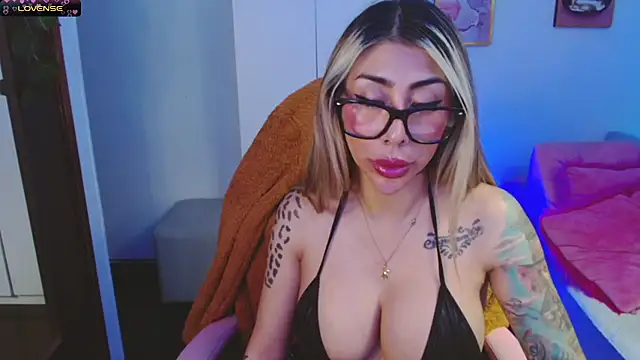 Martina Dash online show from March 20, 12:30 am