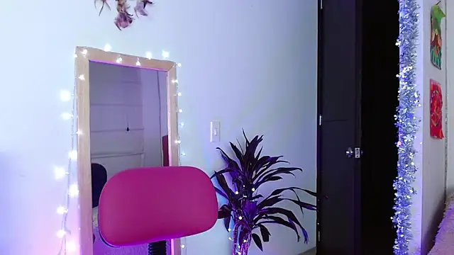 alisseallie online show from December 20, 3:36 am