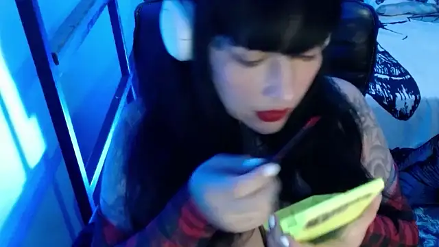 VampGirl1 online show from February 4, 12:08 am