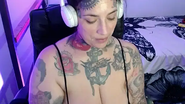 VampGirl1 online show from February 8, 4:14 am