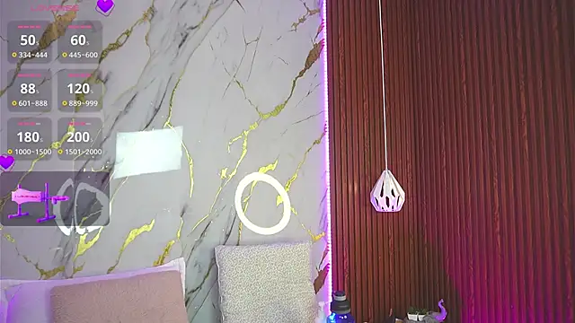 haylie  online show from December 3, 7:10 am