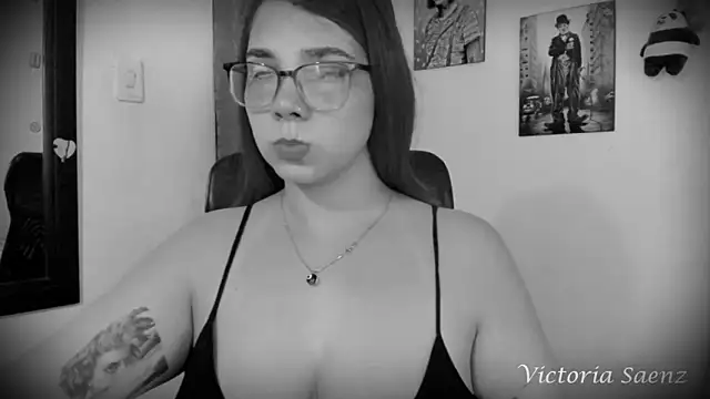 Snapshot of victoriaasaenz_ chatting on February 13, 12:57 am victoriaasaenz online show from February 13, 12:57 am