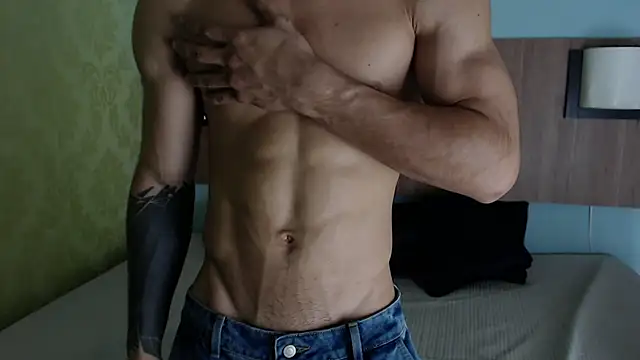 Snapshot of AlbertBernal69 chatting on February 8, 6:01 am AlbertBernal69 online show from February 8, 6:01 am