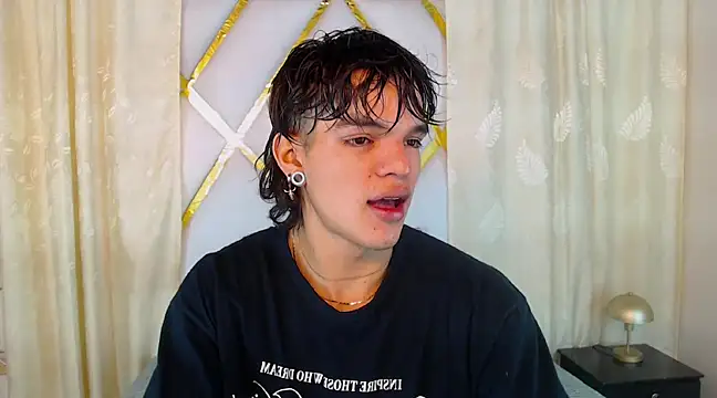 Snapshot of AlbertBernal69 chatting on February 11, 2:57 am AlbertBernal69 online show from February 11, 2:57 am