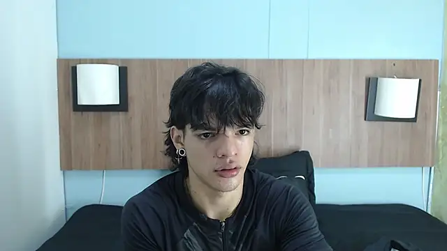 Snapshot of AlbertBernal69 chatting on February 14, 2:07 am AlbertBernal69 online show from February 14, 2:07 am