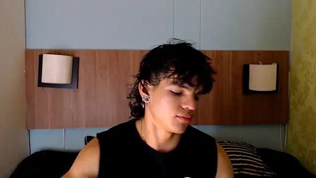 Snapshot of AlbertBernal69 chatting on February 22, 12:27 am AlbertBernal69 online show from February 22, 12:27 am