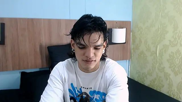 Snapshot of AlbertBernal69 chatting on February 25, 2:03 am AlbertBernal69 online show from February 25, 2:03 am