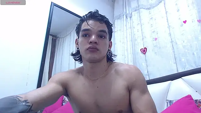 Snapshot of AlbertBernal69 chatting on February 28, 2:42 am AlbertBernal69 online show from February 28, 2:42 am