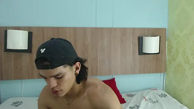 Snapshot of AlbertBernal69 chatting on March 5, 5:29 am AlbertBernal69 online show from March 5, 5:29 am