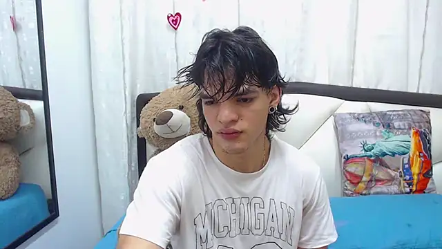 Snapshot of AlbertBernal69 chatting on March 14, 3:26 am AlbertBernal69 online show from March 14, 3:26 am