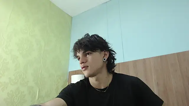 Snapshot of AlbertBernal69 chatting on March 21, 3:01 am AlbertBernal69 online show from March 21, 3:01 am