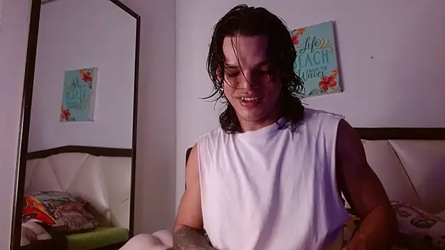 Snapshot of AlbertBernal69 chatting on October 11, 2:00 am AlbertBernal69 online show from October 11, 2:00 am