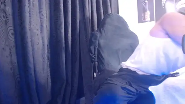 Snapshot of AlbertBernal69 chatting on October 19, 3:40 am AlbertBernal69 online show from October 19, 3:40 am