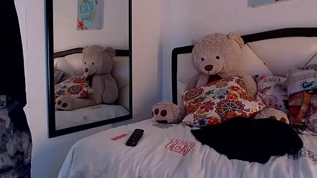 Snapshot of AlbertBernal69 chatting on November 24, 3:06 am AlbertBernal69 online show from November 24, 3:06 am