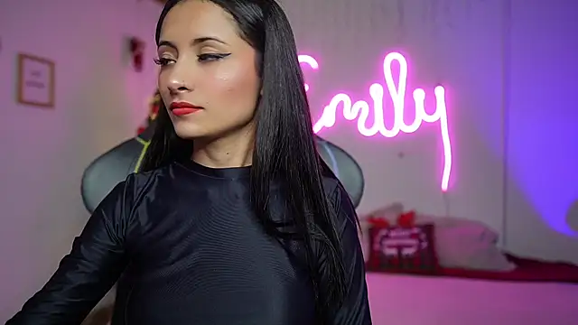 Snapshot of emily_smittt chatting on December 7, 1:03 am emily smittt online show from December 7, 1:03 am