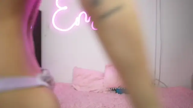 Snapshot of emily_smittt chatting on January 14, 12:11 am emily smittt online show from January 14, 12:11 am