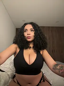 Snapshot of Mariecurl chatting on December 14, 2:31 pm Mariecurl online show from December 14, 2:31 pm