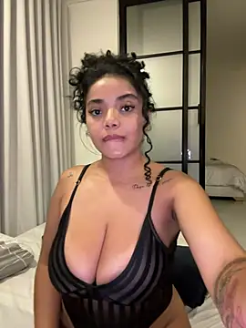 Snapshot of Mariecurl chatting on February 16, 3:26 am Mariecurl online show from February 16, 3:26 am