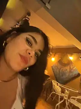 Insane Issa online show from December 8, 10:25 pm