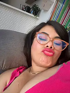 Insane Issa online show from February 18, 6:37 pm