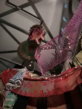 Snapshot of SummerBlueMoon chatting on October 18, 9:15 pm SummerBlueMoon online show from October 18, 9:15 pm