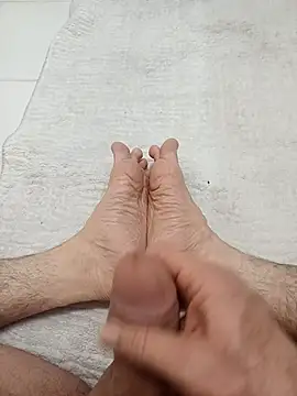 Snapshot of Hardapple01 chatting on March 3, 11:24 pm Hardapple01 online show from March 3, 11:24 pm