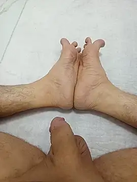 Snapshot of Hardapple01 chatting on October 1, 9:10 pm Hardapple01 online show from October 1, 9:10 pm