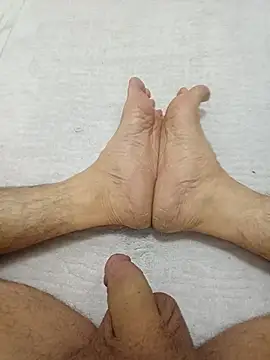 Snapshot of Hardapple01 chatting on October 19, 7:20 am Hardapple01 online show from October 19, 7:20 am