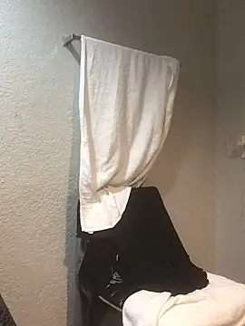 SlimBeenBadd1981 online show from January 1, 7:20 am