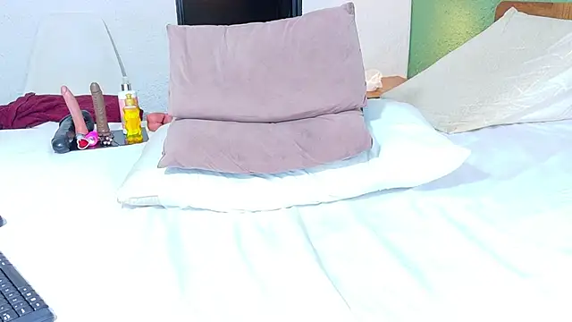 dannaahbrown online show from February 7, 11:24 pm