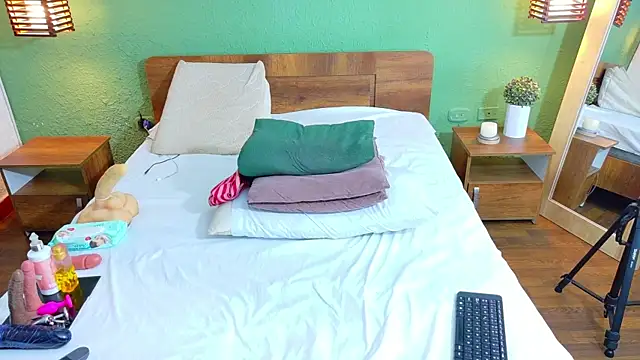 dannaahbrown online show from February 16, 1:38 pm