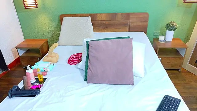 dannaahbrown online show from February 26, 8:00 pm