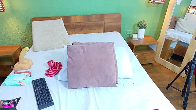 dannaahbrown online show from February 27, 8:09 pm