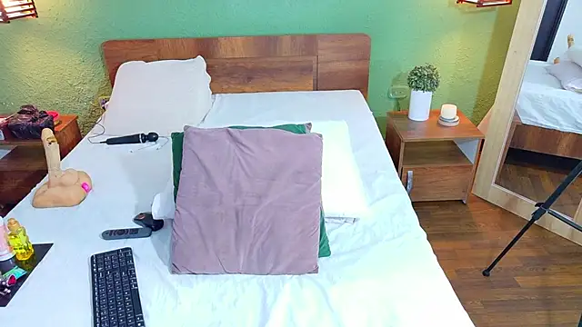 dannaahbrown online show from October 9, 6:50 pm