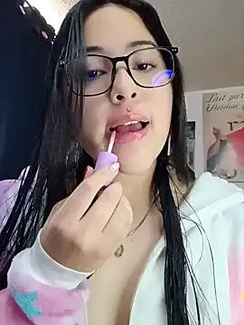 Snapshot of persefone_core chatting on December 13, 3:43 pm persefone core online show from December 13, 3:43 pm