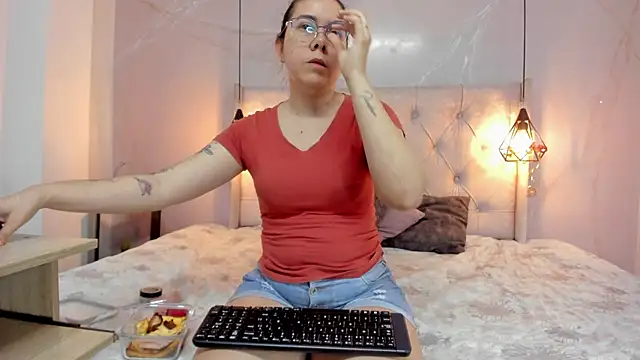 Snapshot of SakuraLee_ chatting on September 23, 1:58 pm SakuraLee online show from September 23, 1:58 pm